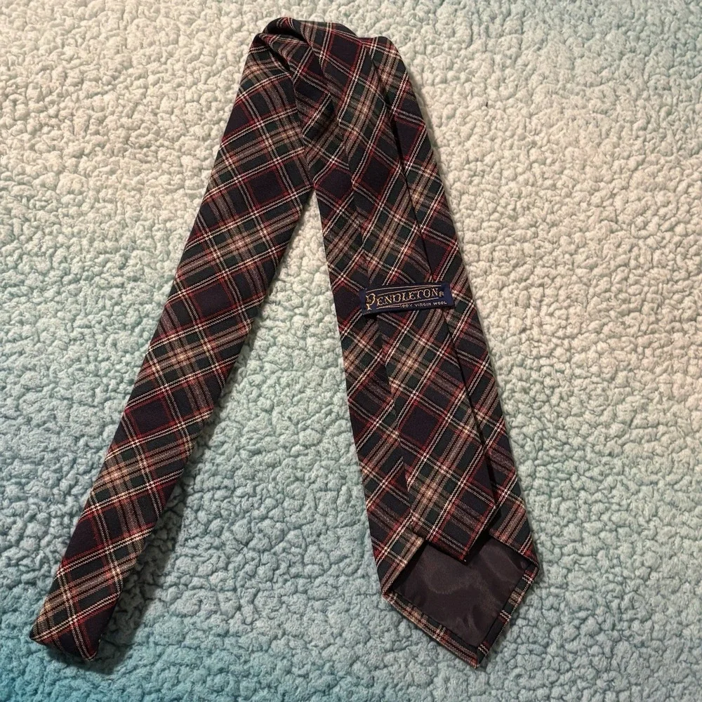 vintage Pendleton 100% virgin wool Tartan plaid tie
